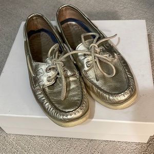 Gold boat shoes